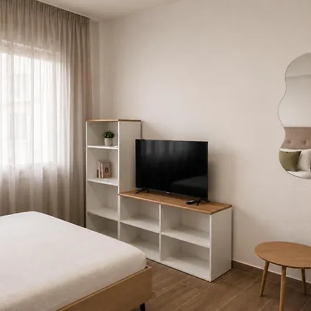 Apartment Big Cozy With Kitchen Near Ladadika