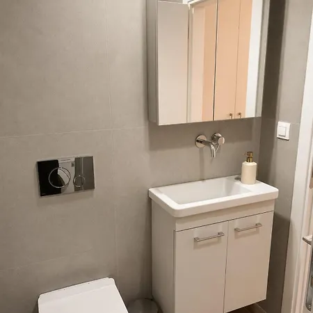 Big Cozy With Kitchen Near Ladadika Apartment
